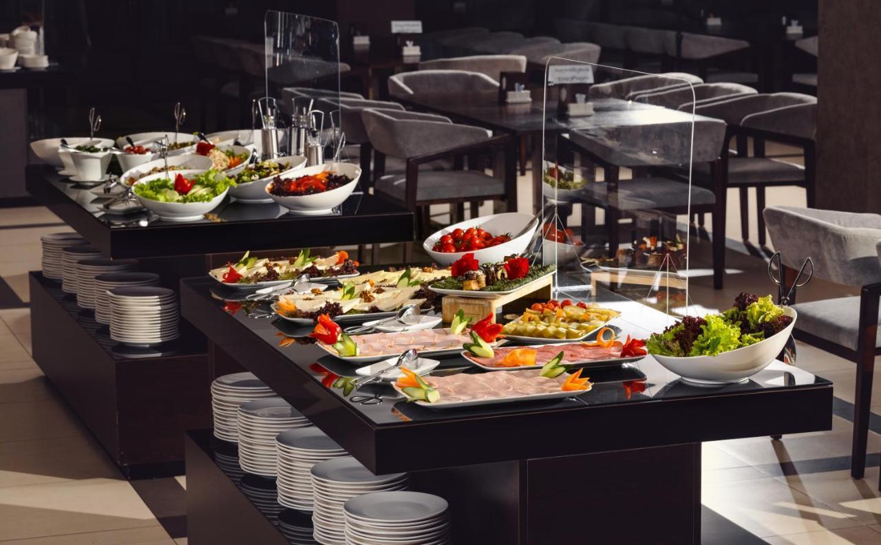 Crystal Hotel & Spa Бакуріані Екстер'єр фото A buffet